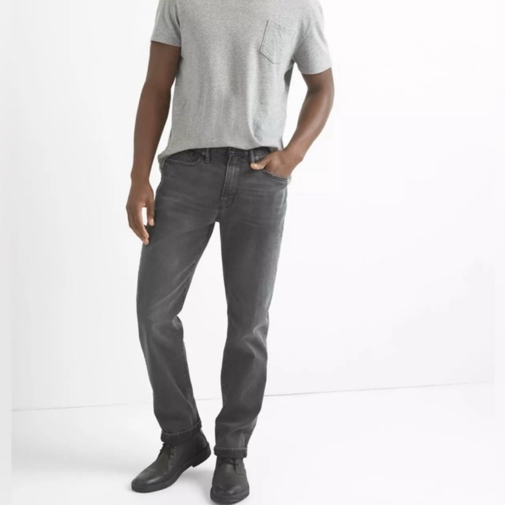 GAP Men's Gray or Black Washed Jeans Size 42x30 Straight Taper NEW